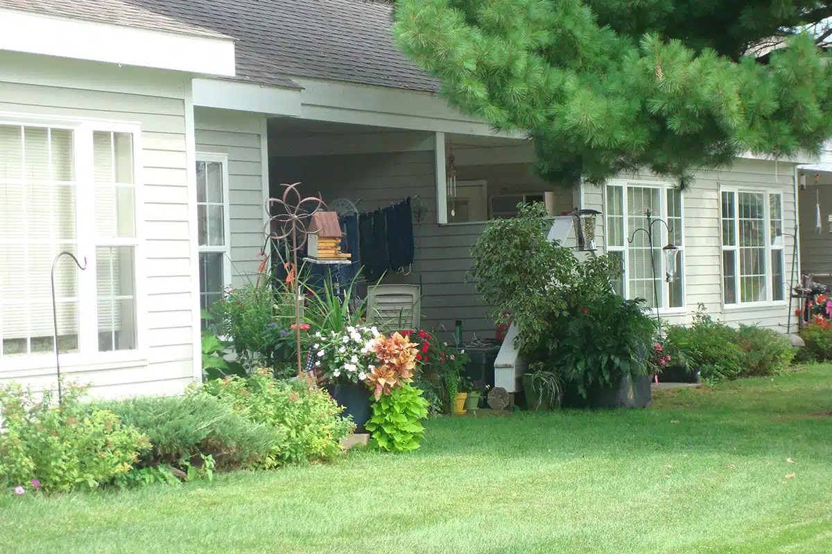 Edgewater Townhomes Courtyard Property Management