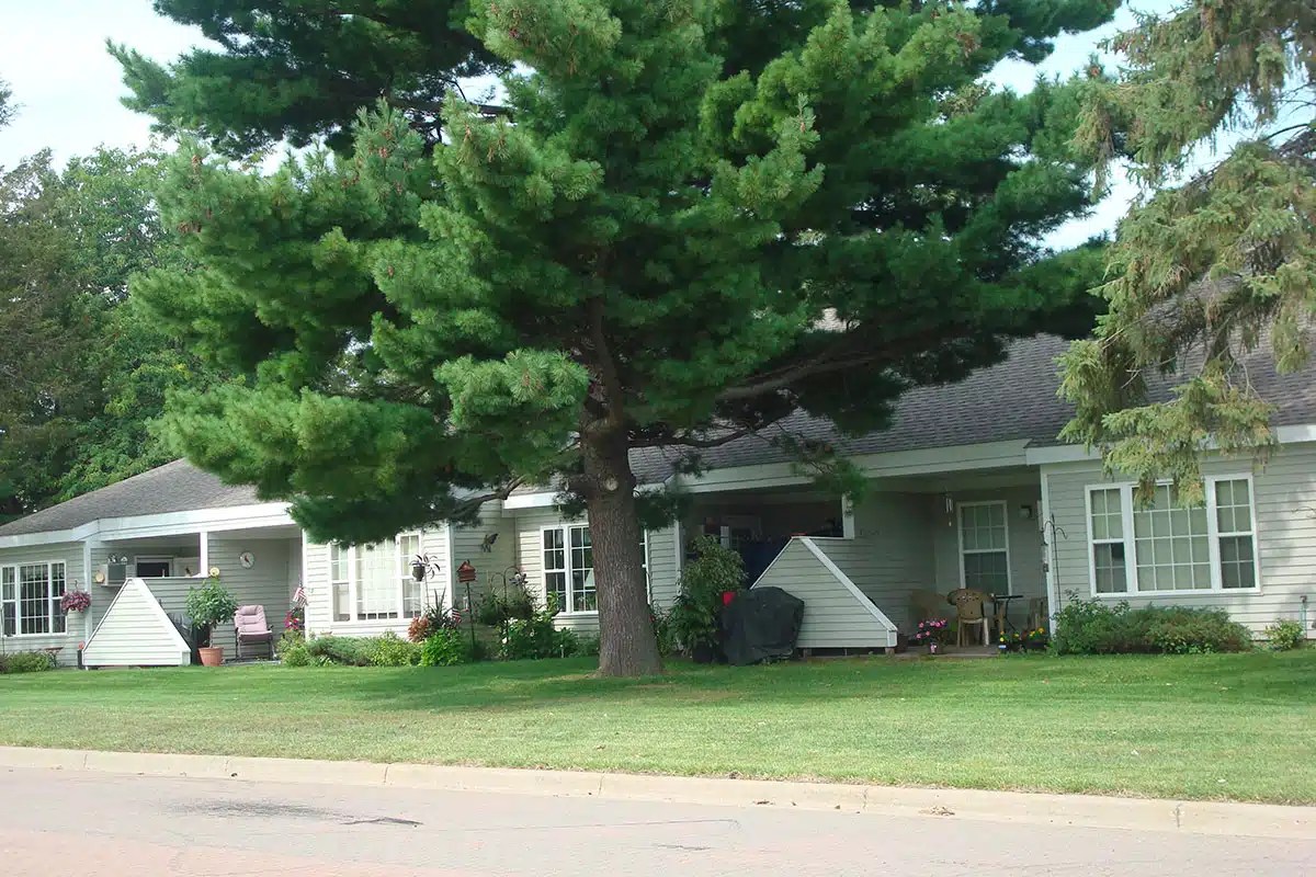 Edgewater Townhomes Courtyard Property Management