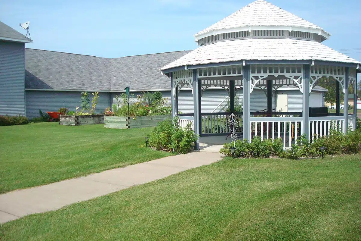 Park Place Apartments Courtyard Property Management