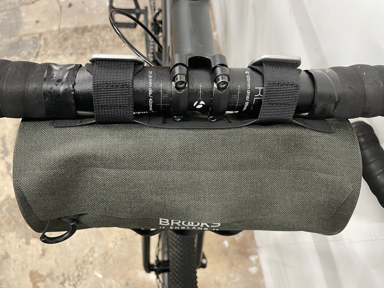 Review Brooks Scape Handlebar Pouch road.cc