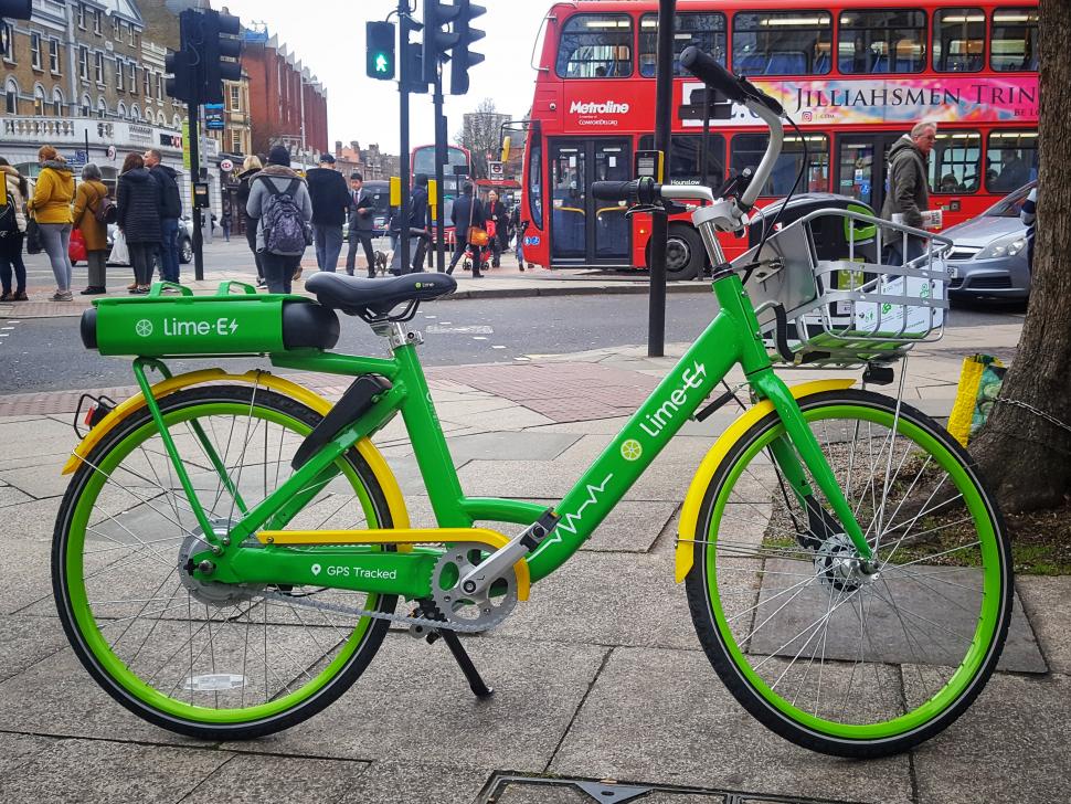 London gets its first dockless ebike hire scheme with Lime road.cc