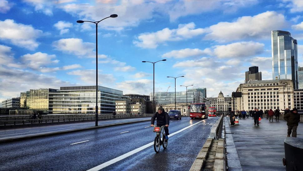 London Bridge to be closed to all traffic but bikes, buses and cabs for