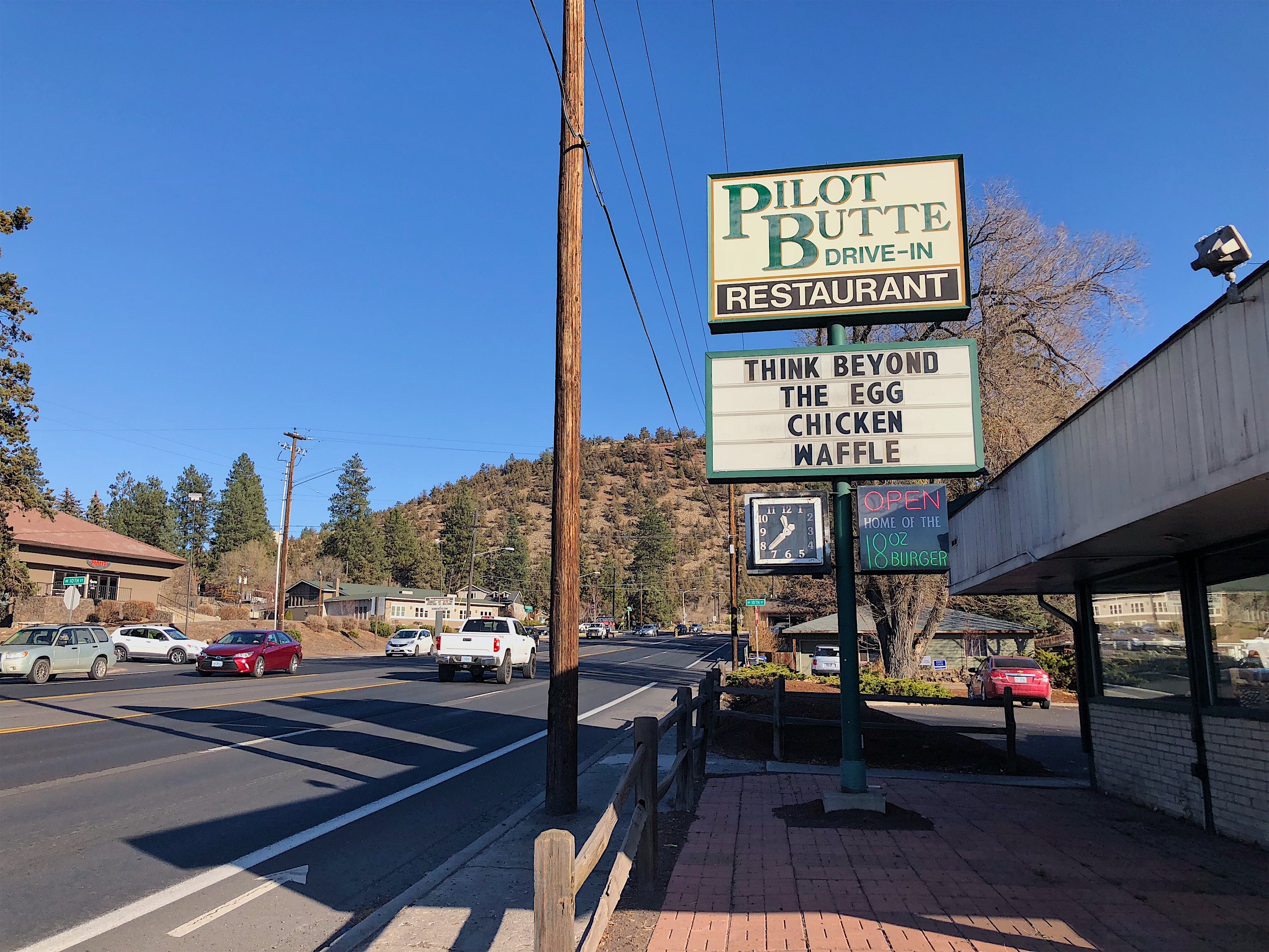 Pilot Butte Drivein Bend, OR Review & What to Eat