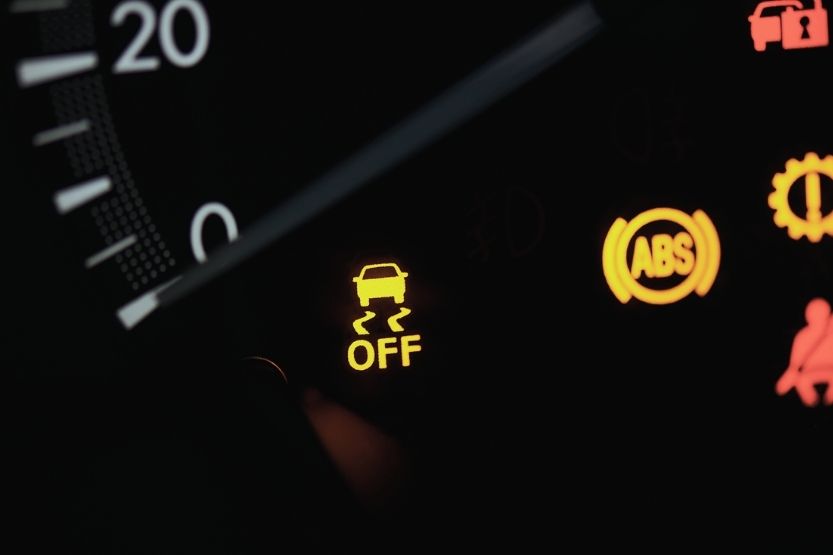 Traction Control Light [What Is It and Why Is It On?] • Road Sumo