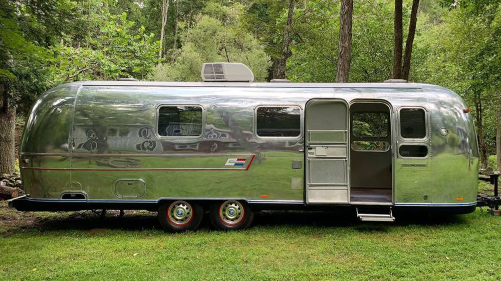 This Updated 1973 Airstream Trailer Can Double as a Plush Guesthouse Robb Report