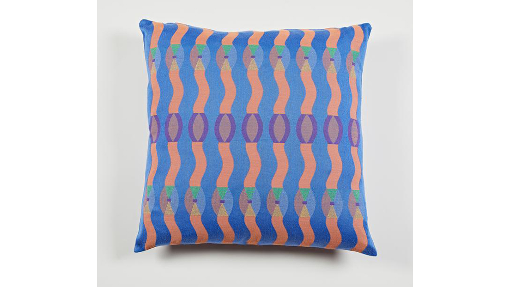 The Best Throw Pillows and Blankets for Winter 2020