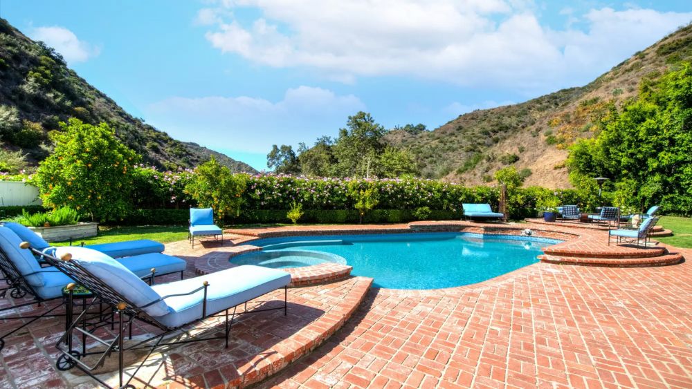 Magic Johnson’s Former BelAir Mansion in Photos