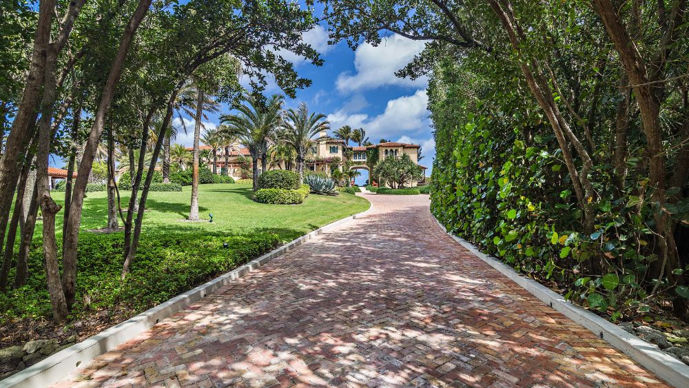 Tech Billionaire Larry Ellison Lists His Oceanfront Estate