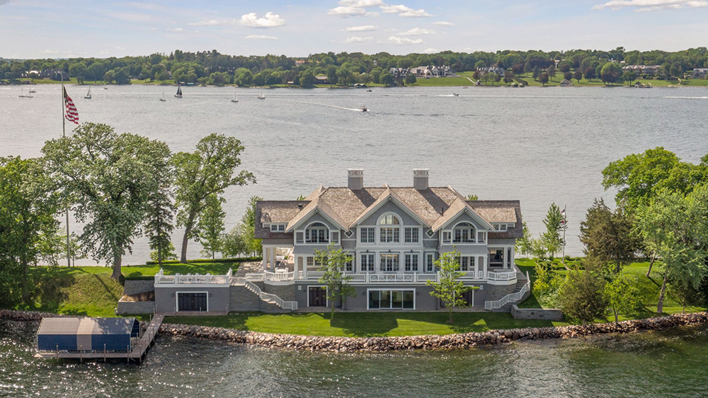 2400 Cedar Point Drive in Photos