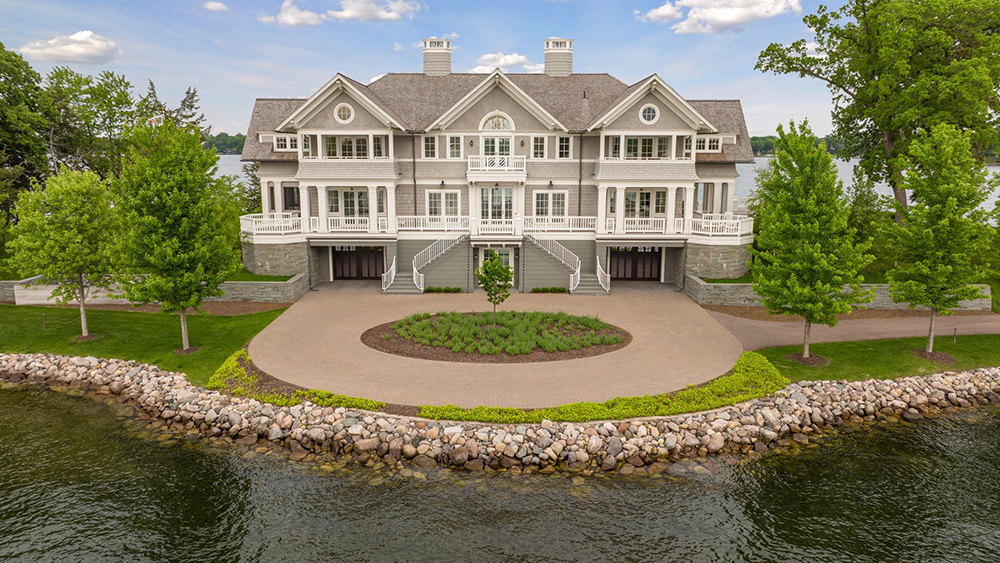 2400 Cedar Point Drive in Photos