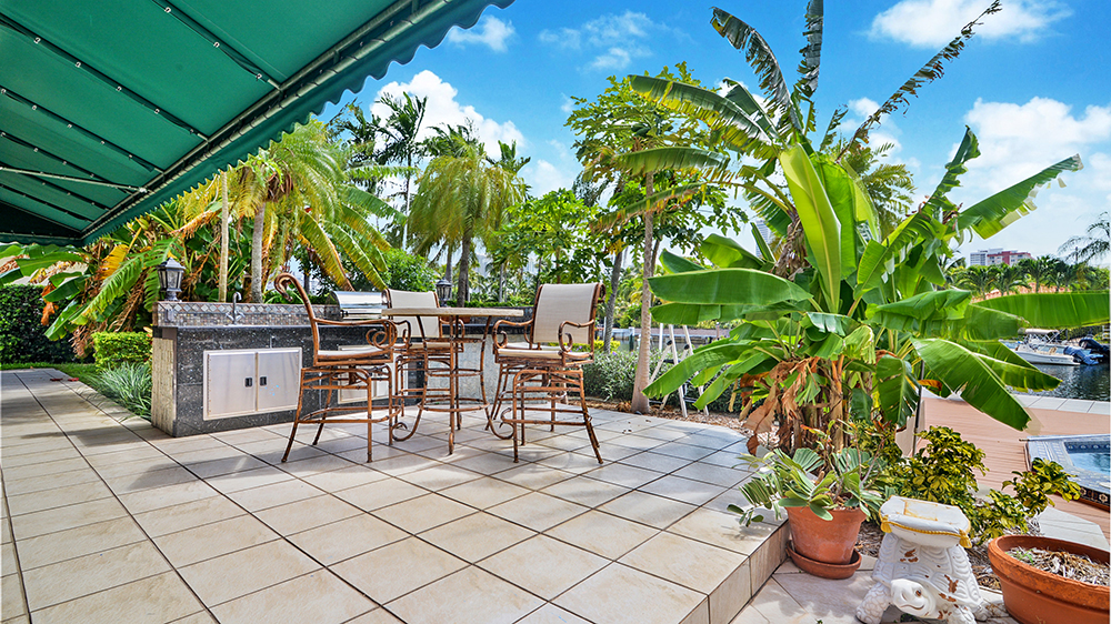 661 Oleander Drive Mansion in Photos