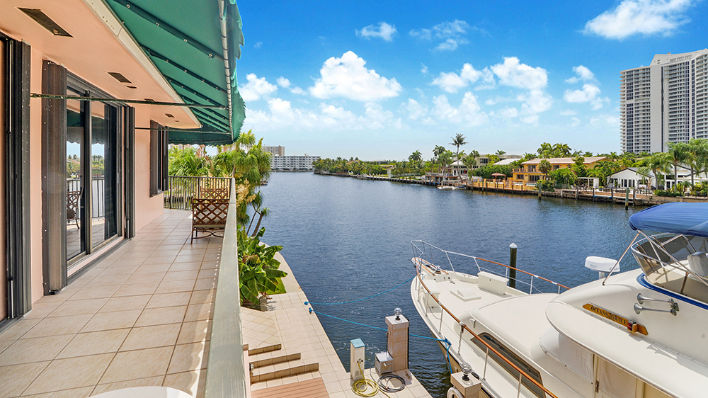 661 Oleander Drive Mansion in Photos