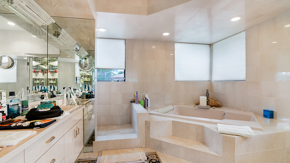 661 Oleander Drive Mansion in Photos