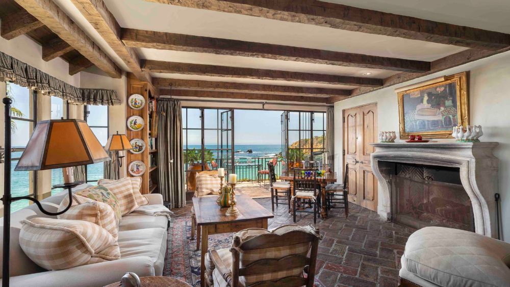 This 35M California Estate is Inspired by the Island of Capri
