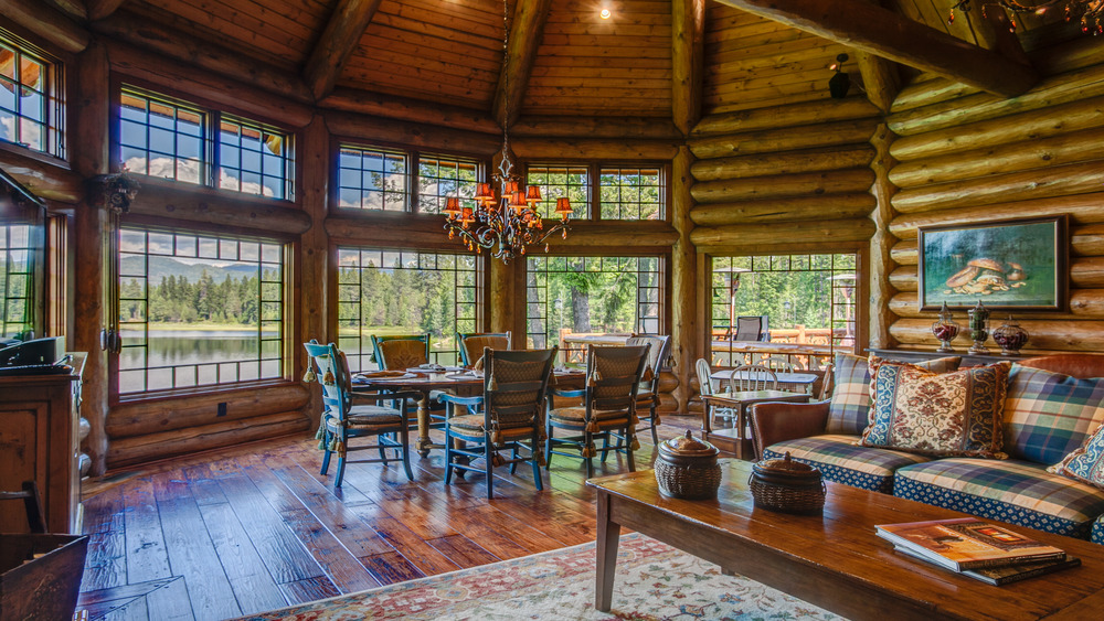 A 900Acre Equestrian Ranch in Washington Hits the Market for 14M