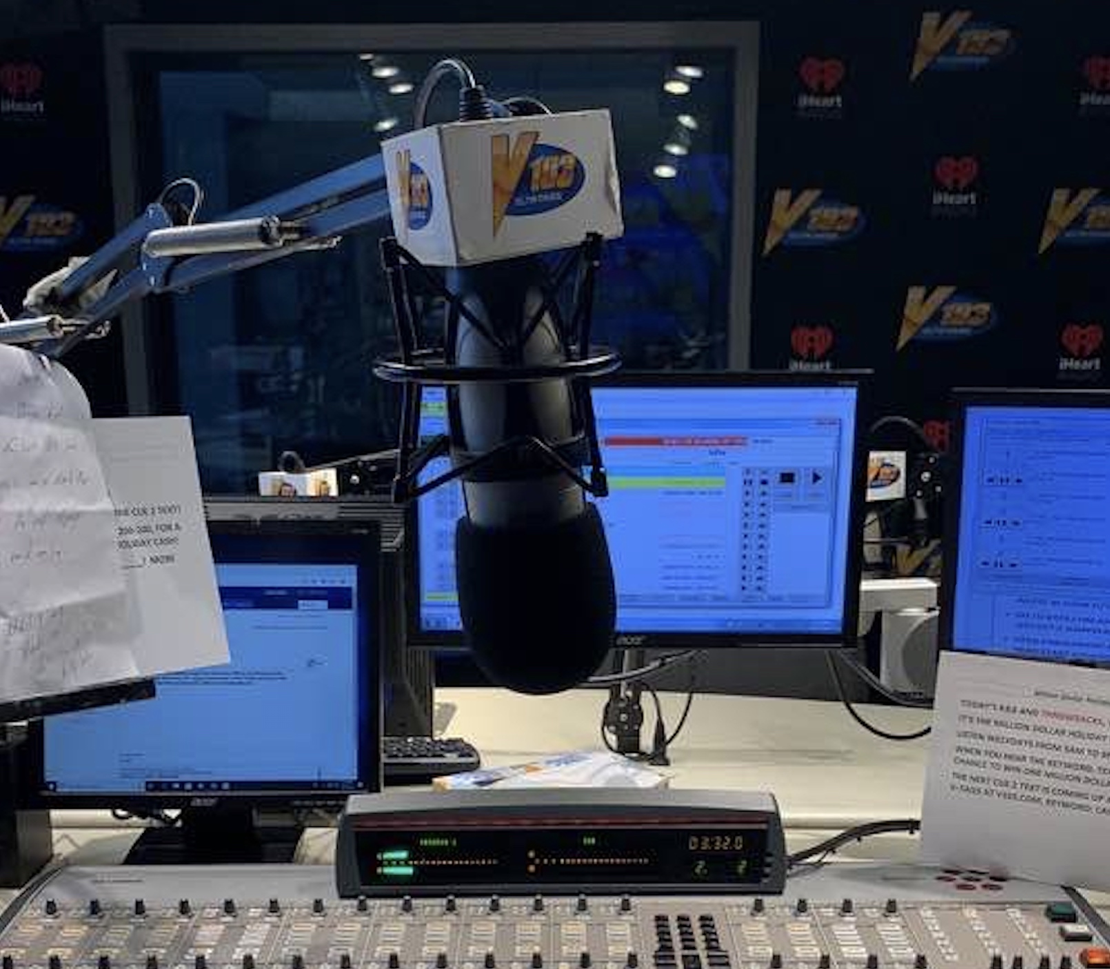 Chicago radio ratings V103 widens margin of victory Robert Feder