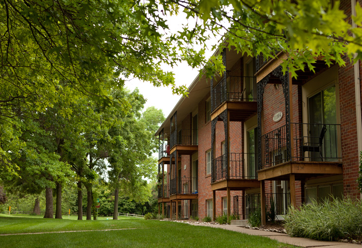 Charming Omaha Apartments Parkwood Manor 1 & 2 Bedrooms