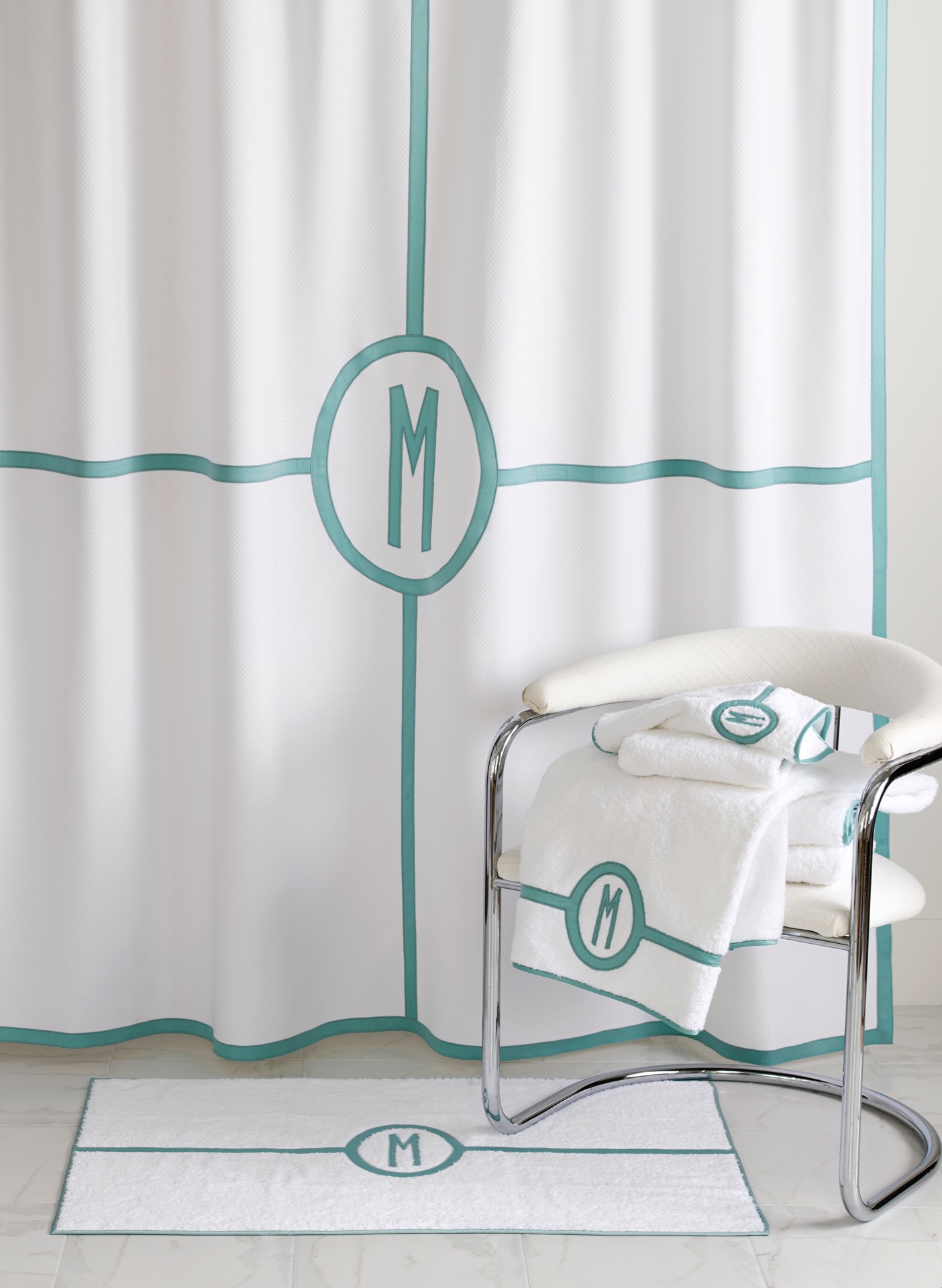 Robes, Slippers & Shower Curtains › Robert King Associates