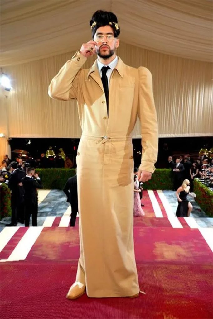 Bad Bunny posó con un vestido para Harper’s Bazaar RC Noticias(03)