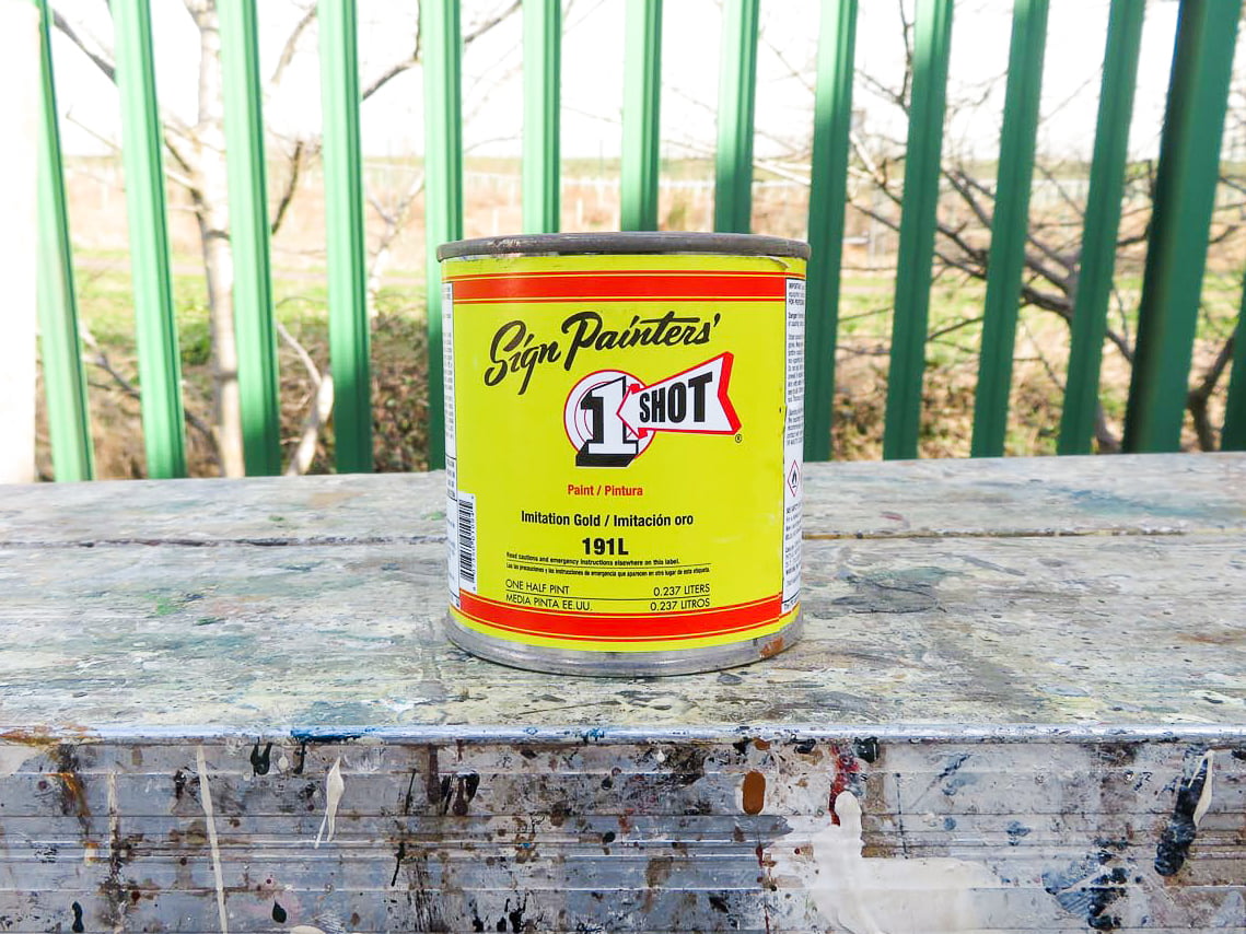 Which kind of paints do sign painters use? Garden