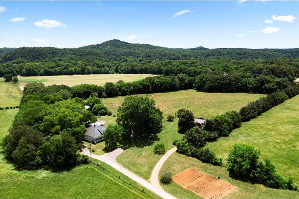 The Roberts Realty Group, LLC Opening New Doors Everyday