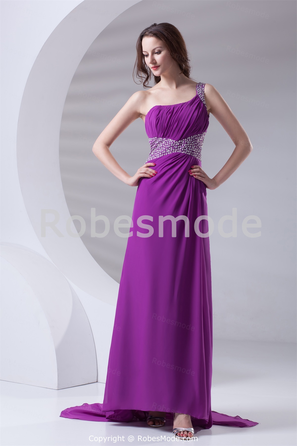 Robe de soirée pourpre à traîne balai en mousseline de soie une épaule