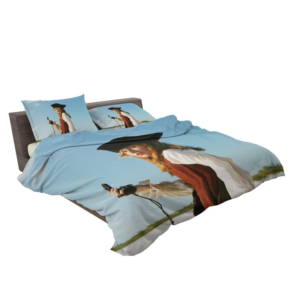 Keira Knightley Elizabeth Swann in Pirates Of The Caribbean Dead Man's