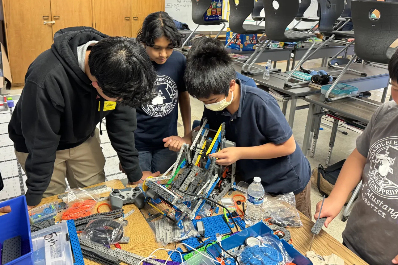 RoboCoaching For Students, By Students Elevate Your Robotics Game(05)