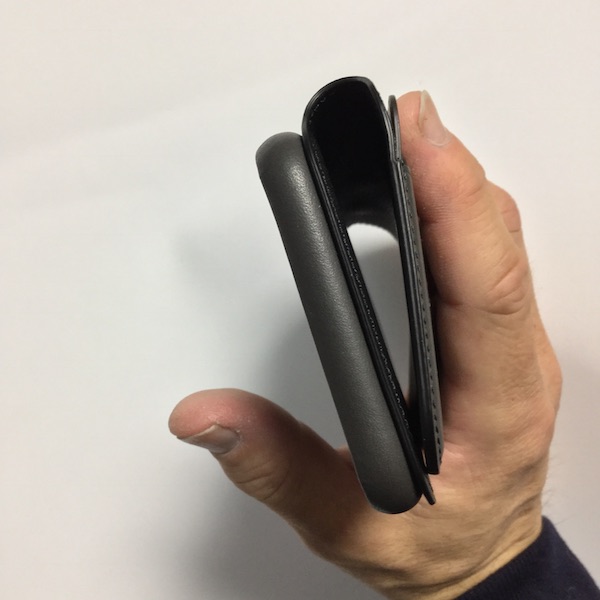 Apple純正の手帳型ケース『iPhone Xレザーフォリオ ブラック』を装着です(*`･ω･)ゞ。 2階からMac