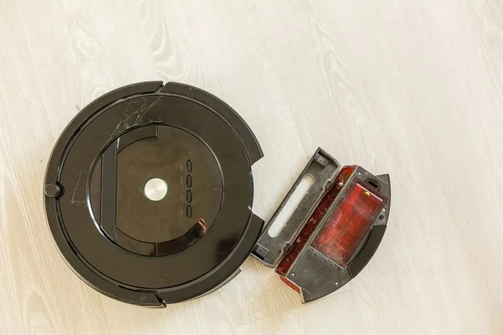 How to Clean a Roomba The Best Practical Way RobotAge.guru