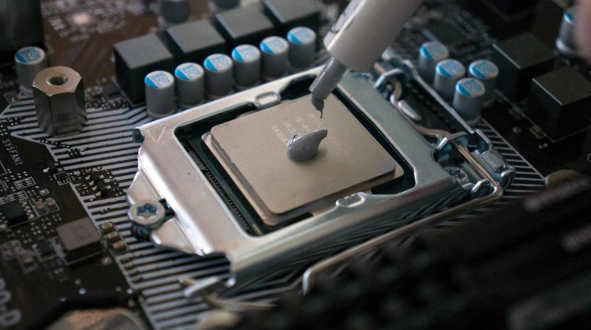 Does the Thermal Paste Need to Be Replaced When Installing a New CPU Cooler?