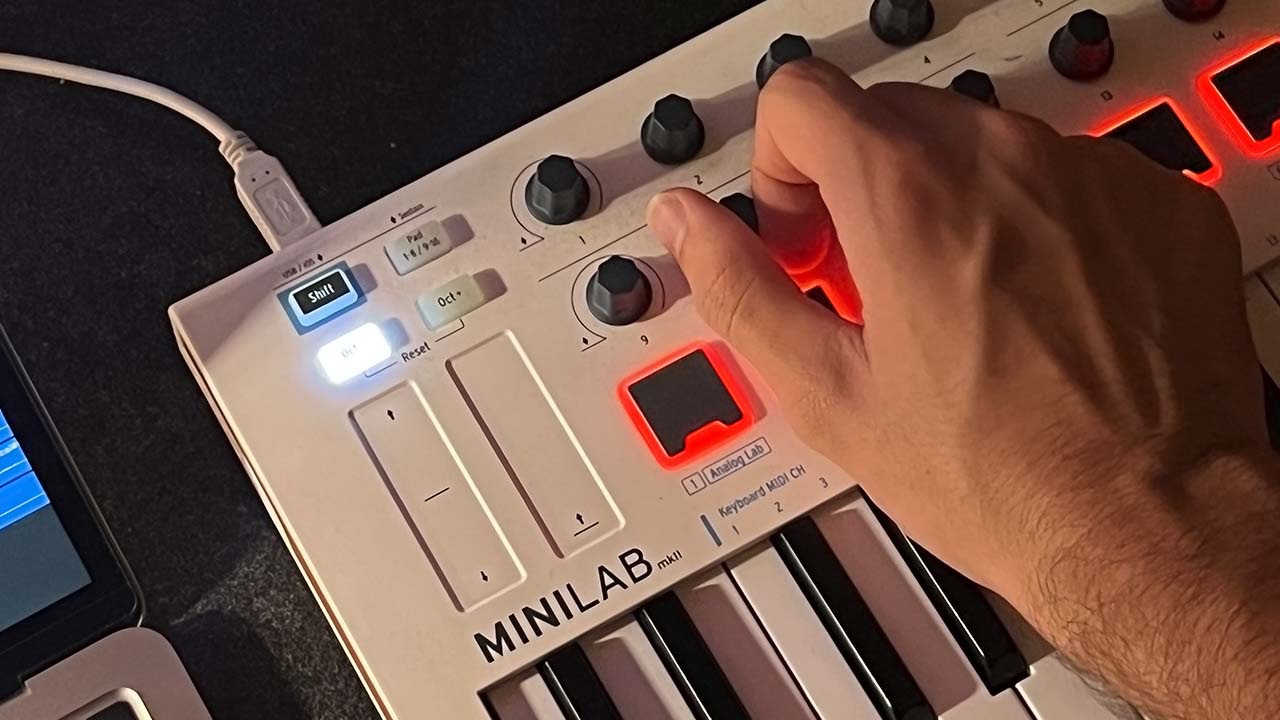 How to Assign Knobs to a MIDI Keyboard in Logic