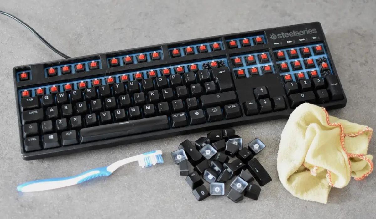 How To Clean Under Keys Of a Mechanical Keyboard
