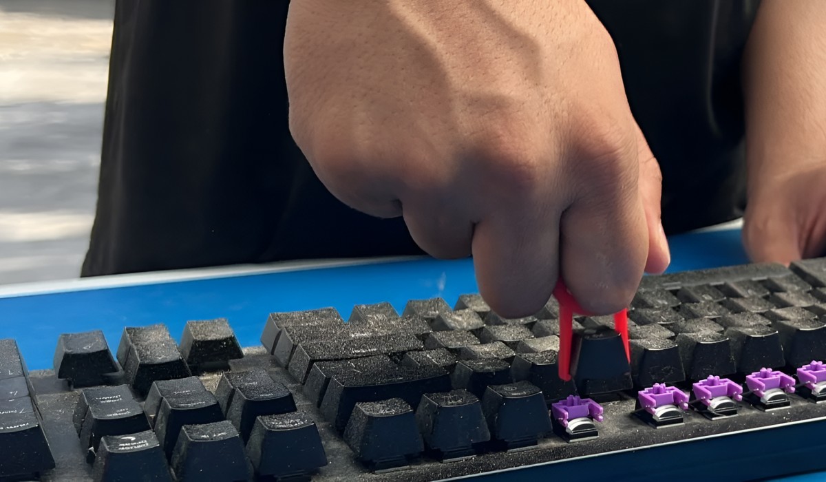 How to Clean Under Keys on Razer Mechanical Keyboard