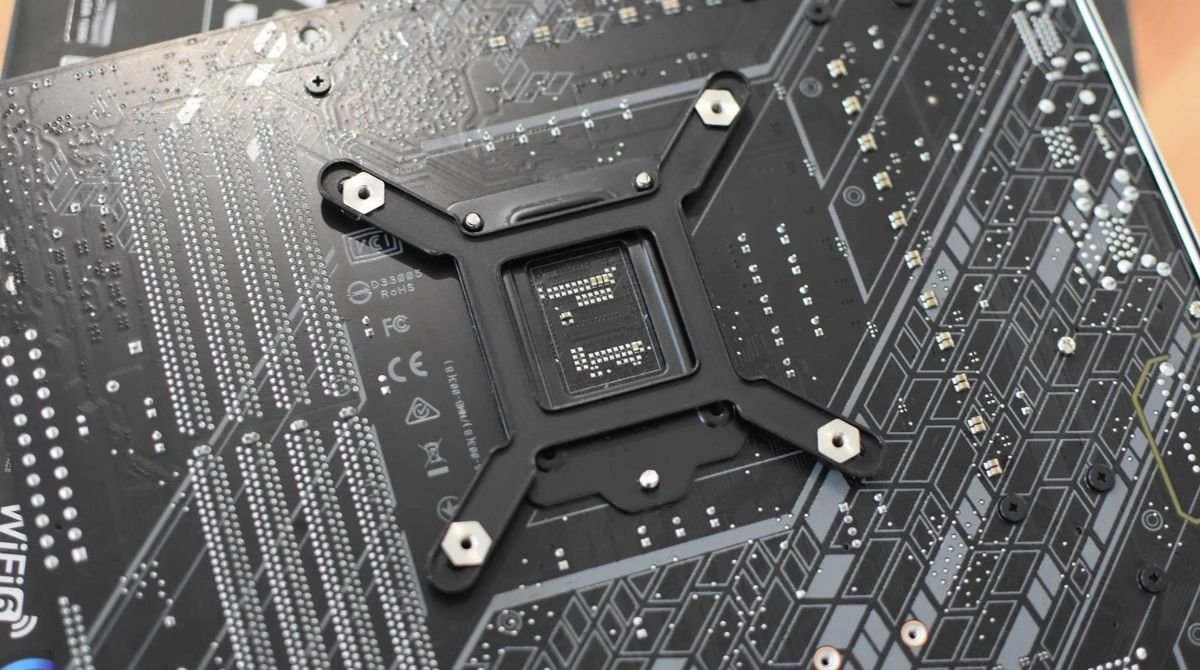 How To Hold The Backplate When Installing CPU Cooler