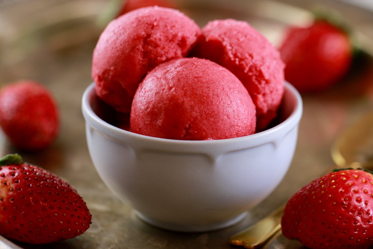 How To Make Your Own Frozen Yogurt Without Ice Cream Maker