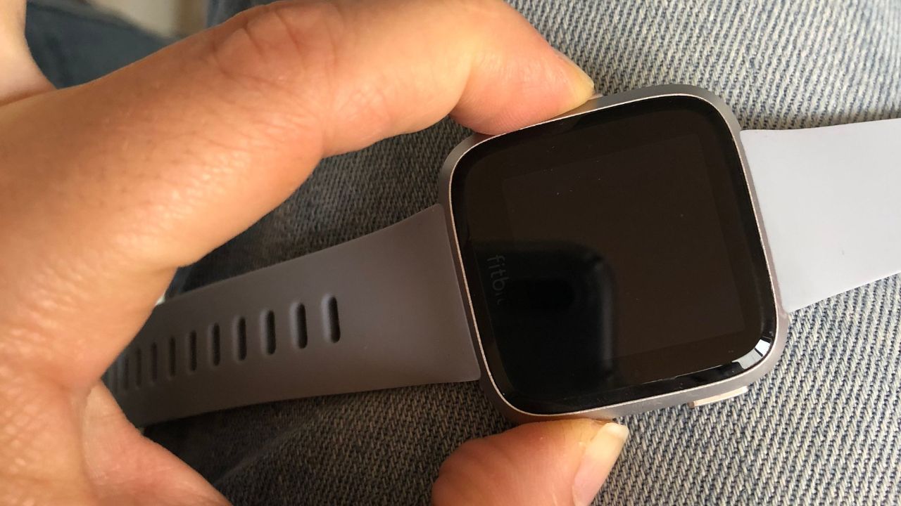 Troubleshooting Guide Resetting Fitbit Versa 2 with a Black Screen