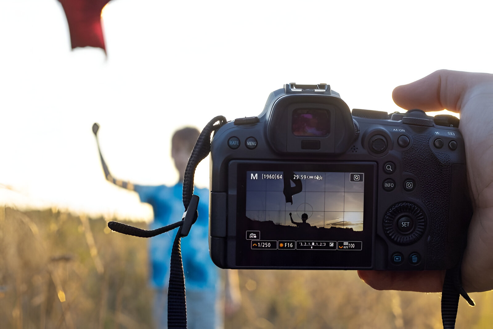 How to Operate a Canon T5 DSLR Camera