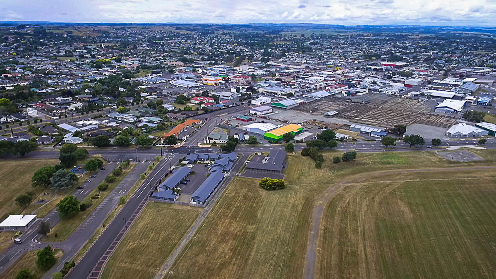 Feilding, Levin and Christmas Lights Rob's "Beats Working" Blog