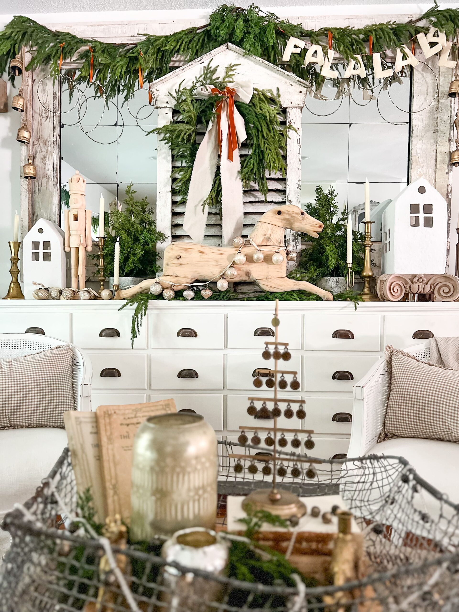 Easy Ideas to Decorate a Console Table for Christmas Robyn's French Nest