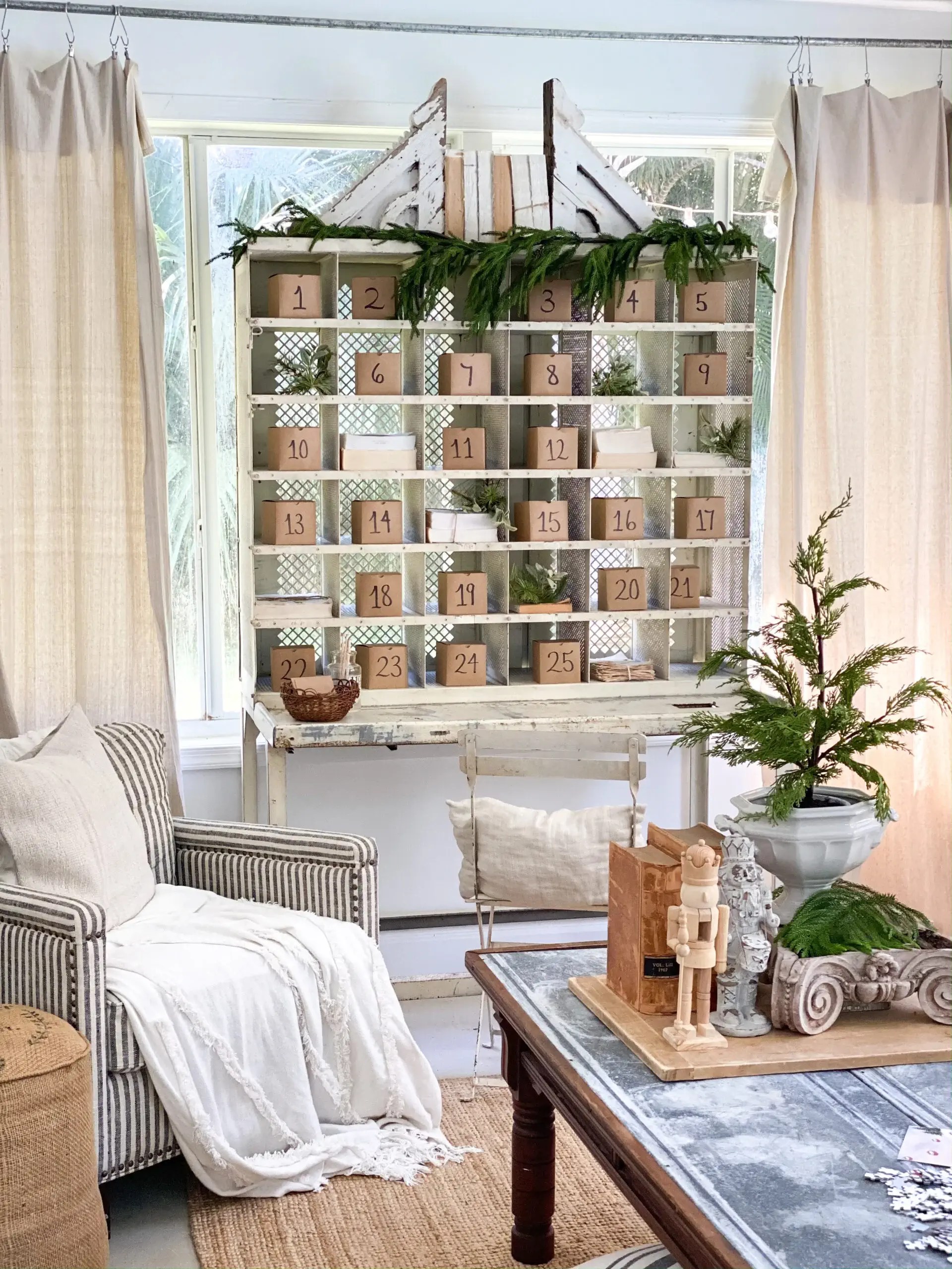 40+ Beautiful Christmas Tree Collar Ideas (and Tree Skirts) Robyn's