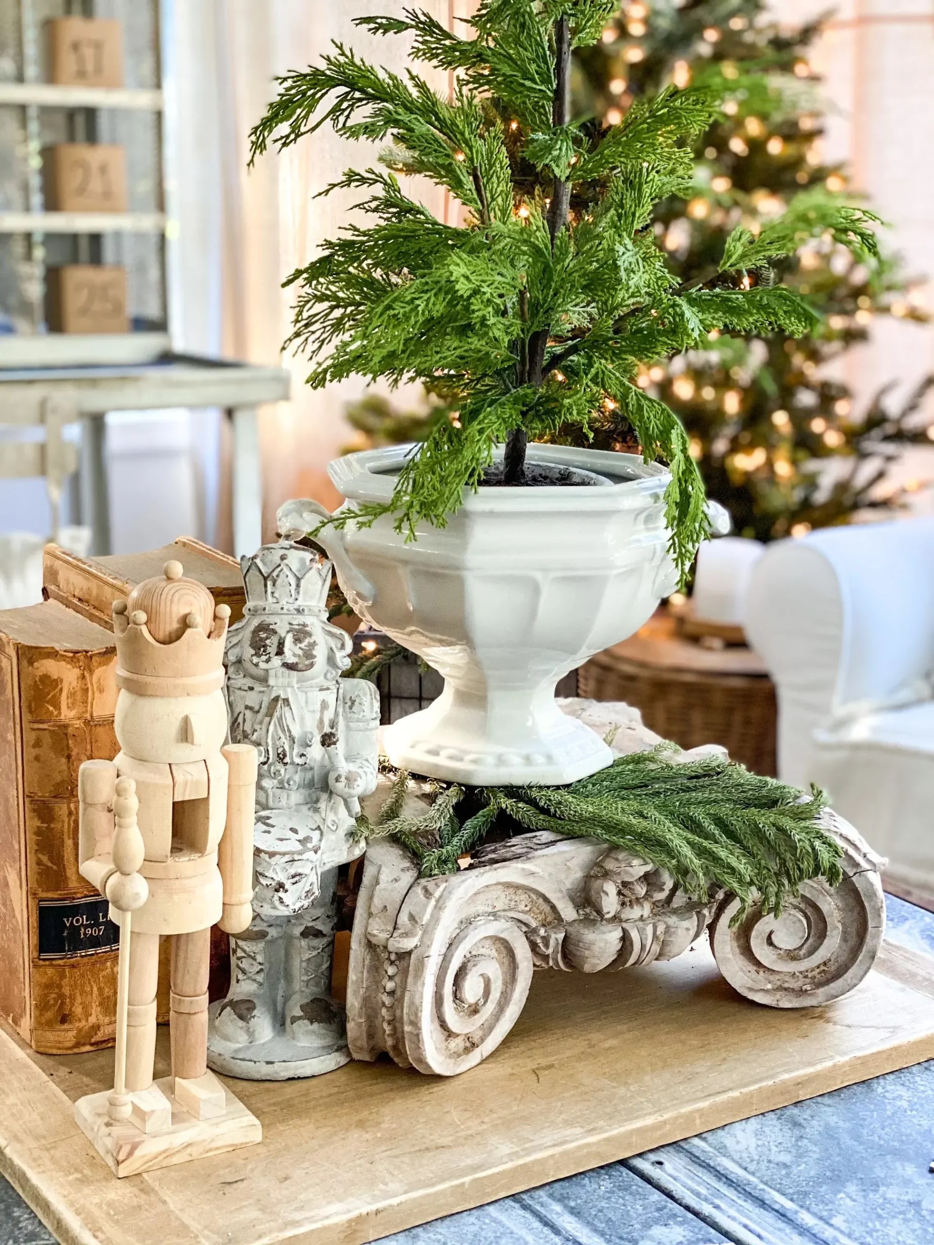 40+ Beautiful Christmas Tree Collar Ideas (and Tree Skirts) Robyn's