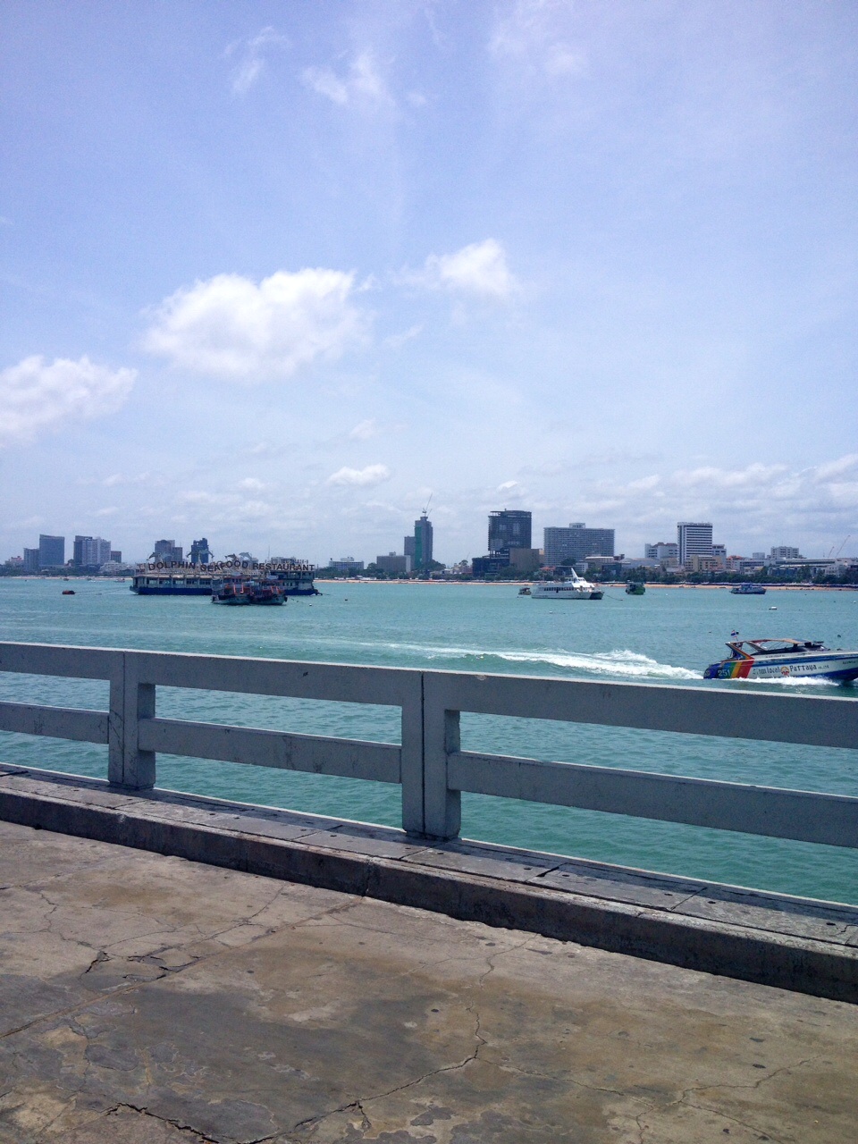 Weekend in Pattaya and Thai Language Day Robyn teaching in Thailand