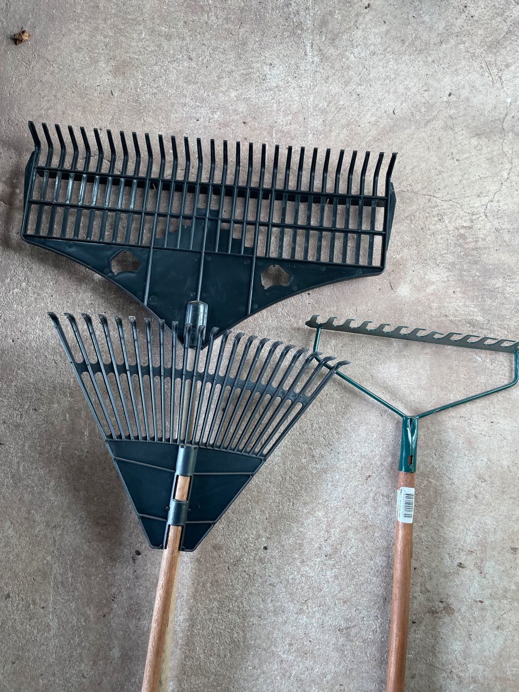 Wide Head Leaf Rake — Rockbank Nursery