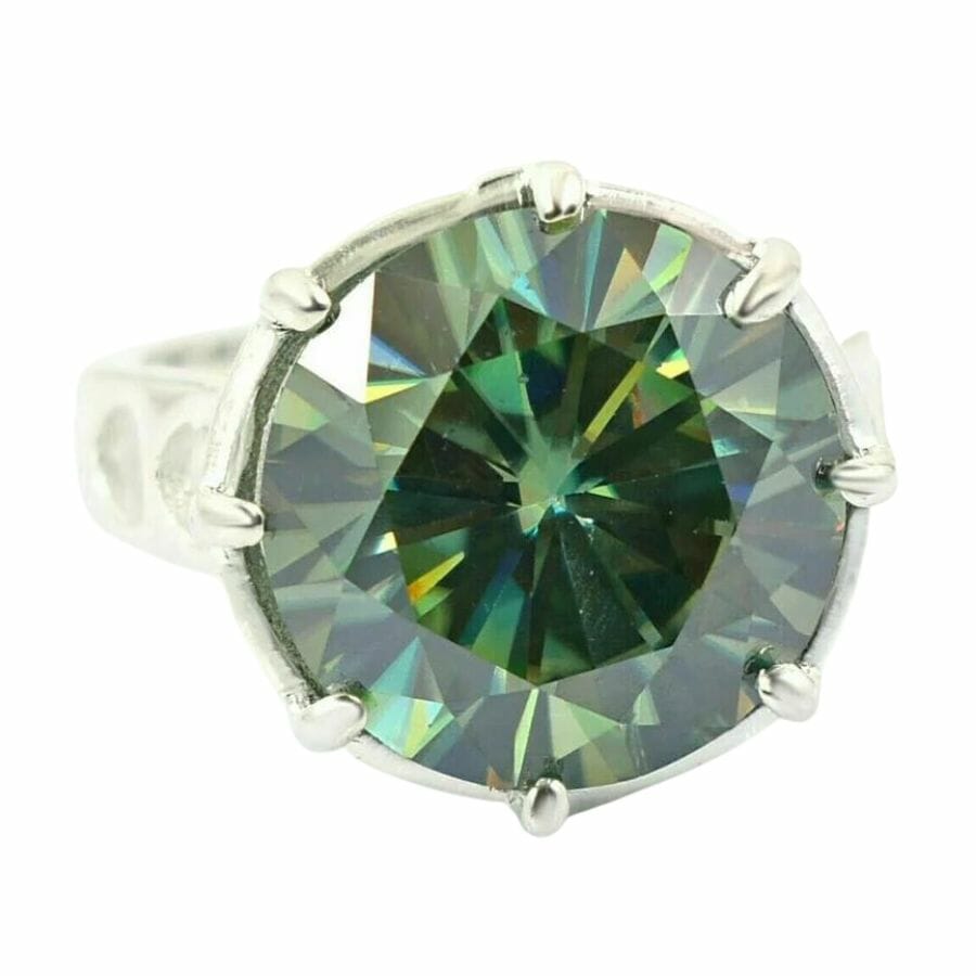 Sapphires vs Diamonds Tell Them Apart (With Photos)