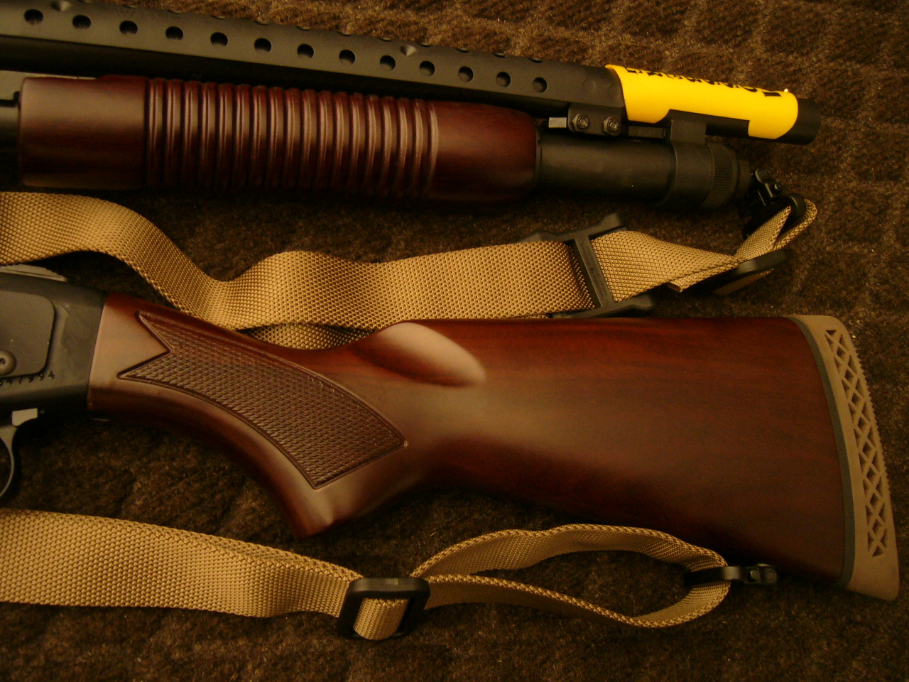 Mossberg 590 Mariner Wood