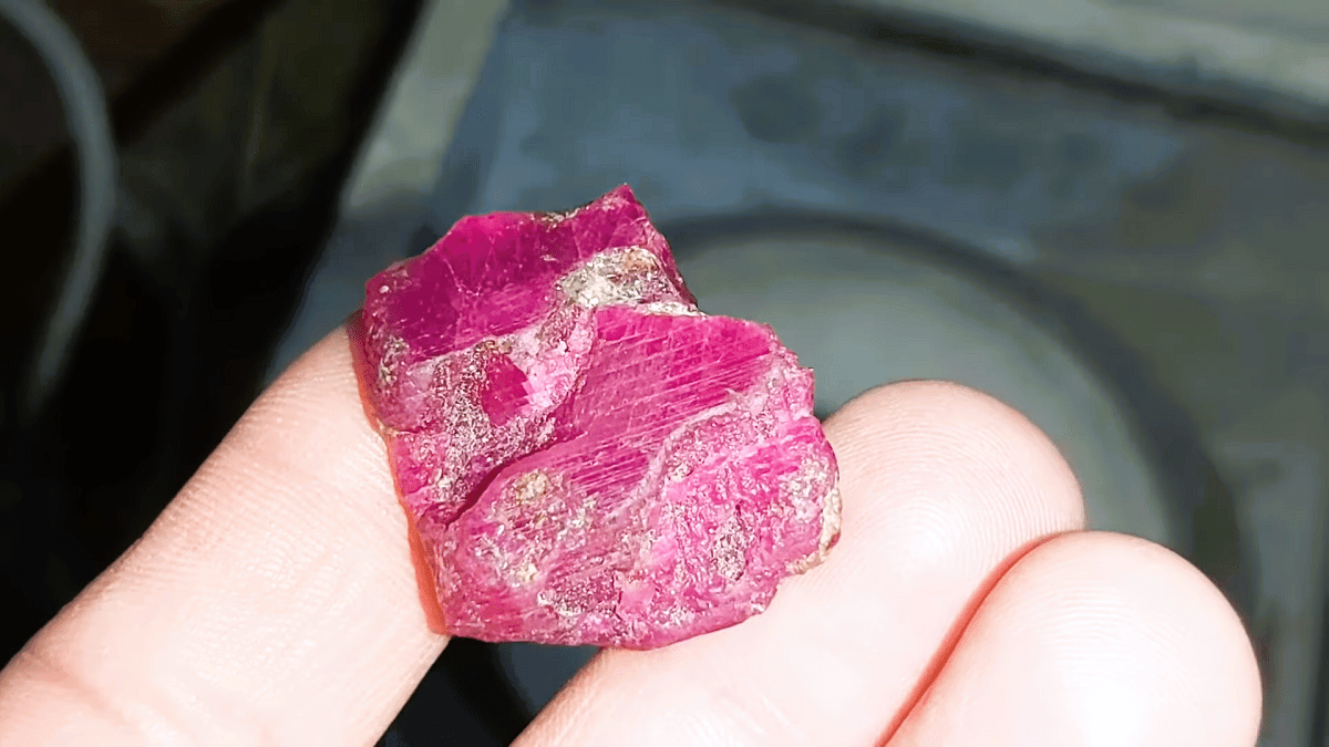 How to Clean and Polish Rough Uncut Ruby Rock Seeker(03)