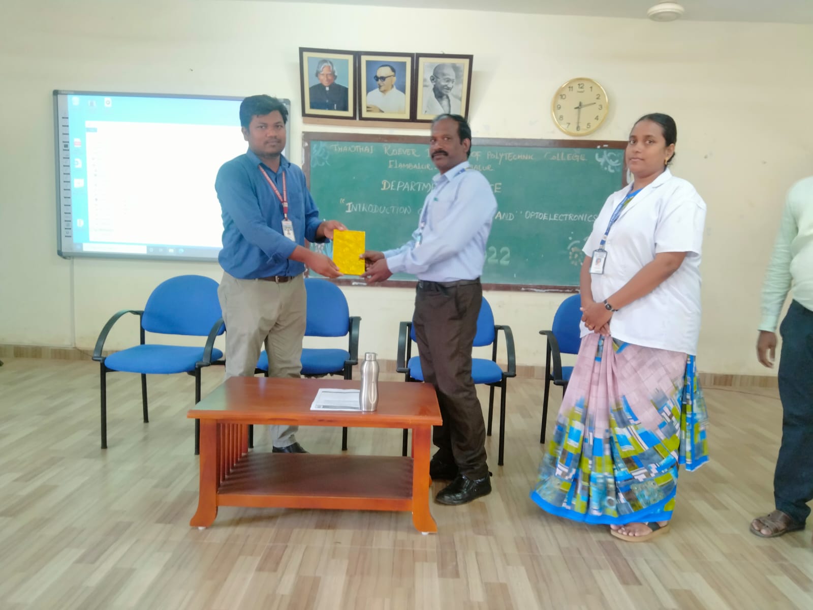 One day seminar on “INTRODUCTION OF ELECTRONICS AND OPTOELECTRONICS