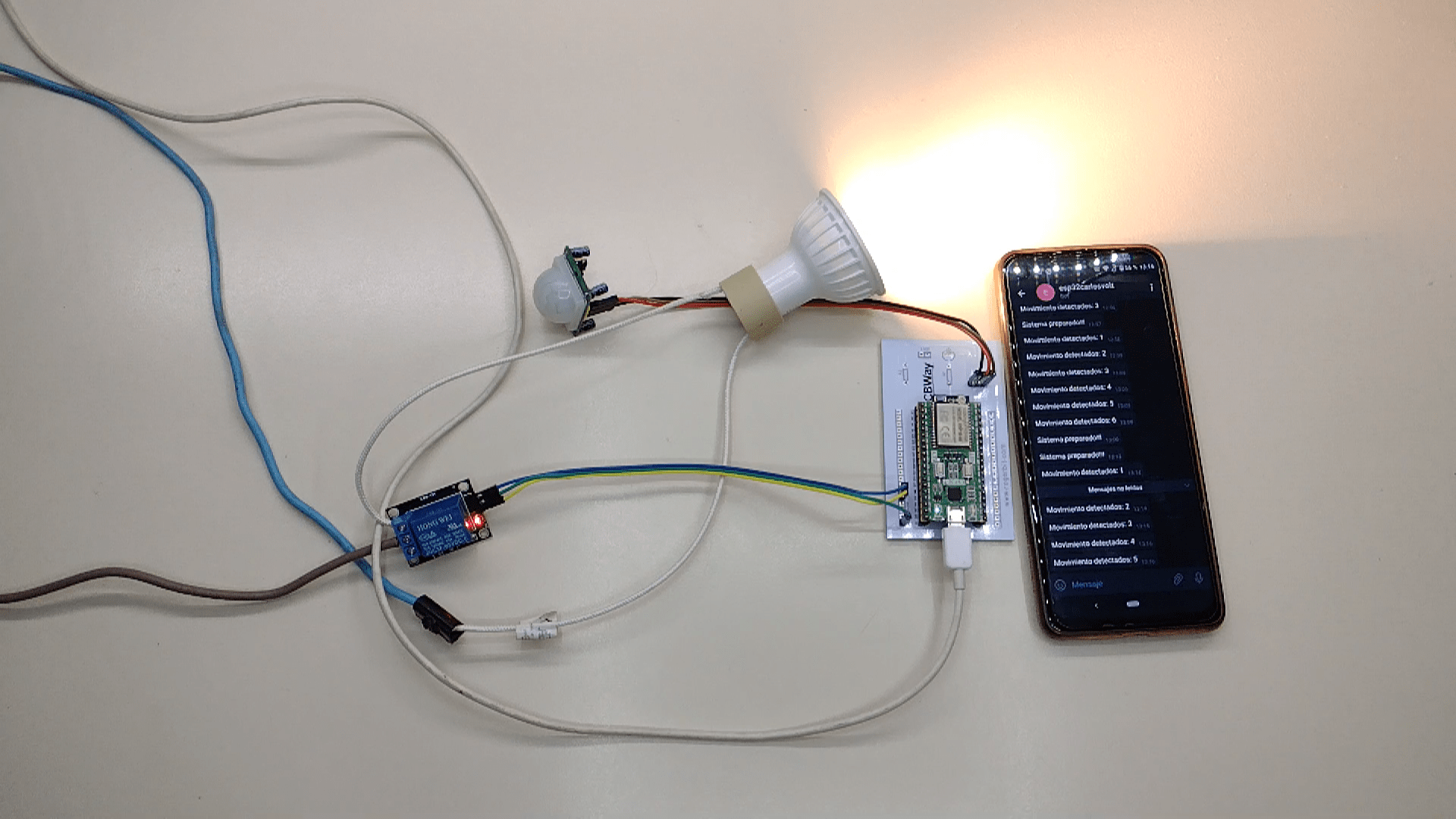 Detector de movimiento con luz, esp32 y notificaciones por telegram