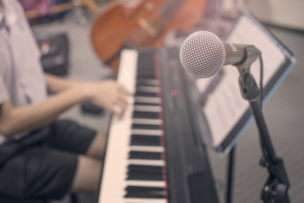 Toronto music instruments, lessons, repairs, live & recording gear and accessories